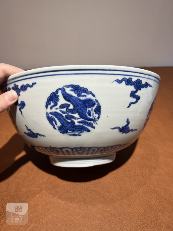 明嘉靖 青花团鹤云纹大碗 - 图2
